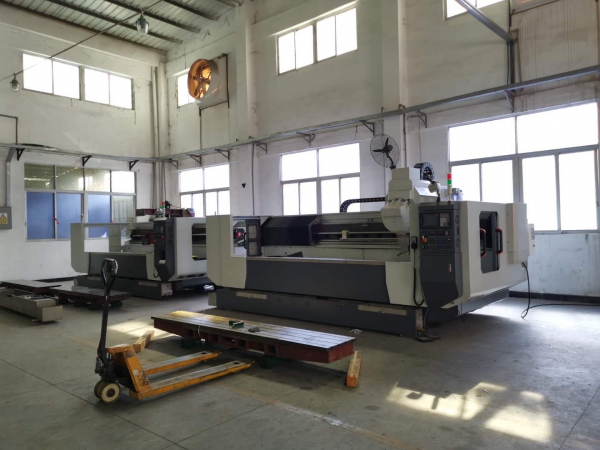 鋁型材加工設備研發(fā)專家，精工品質。30臺鋁型材設備對外加工