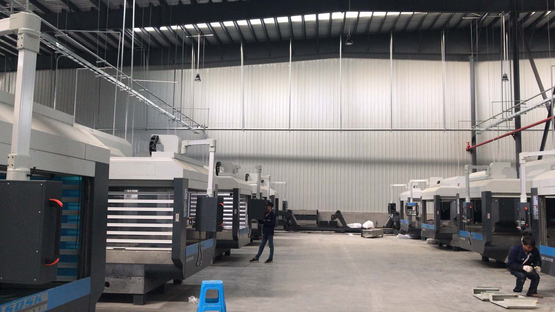 10月出貨50臺(tái)精雕機(jī)，背后的勤勞付出值得贊揚(yáng)。